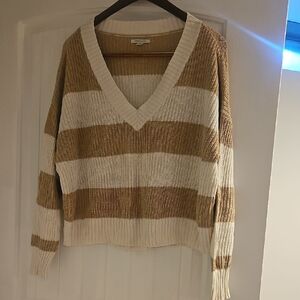American Eagle Outfitters V-Neck Sweater - Tan and Cream